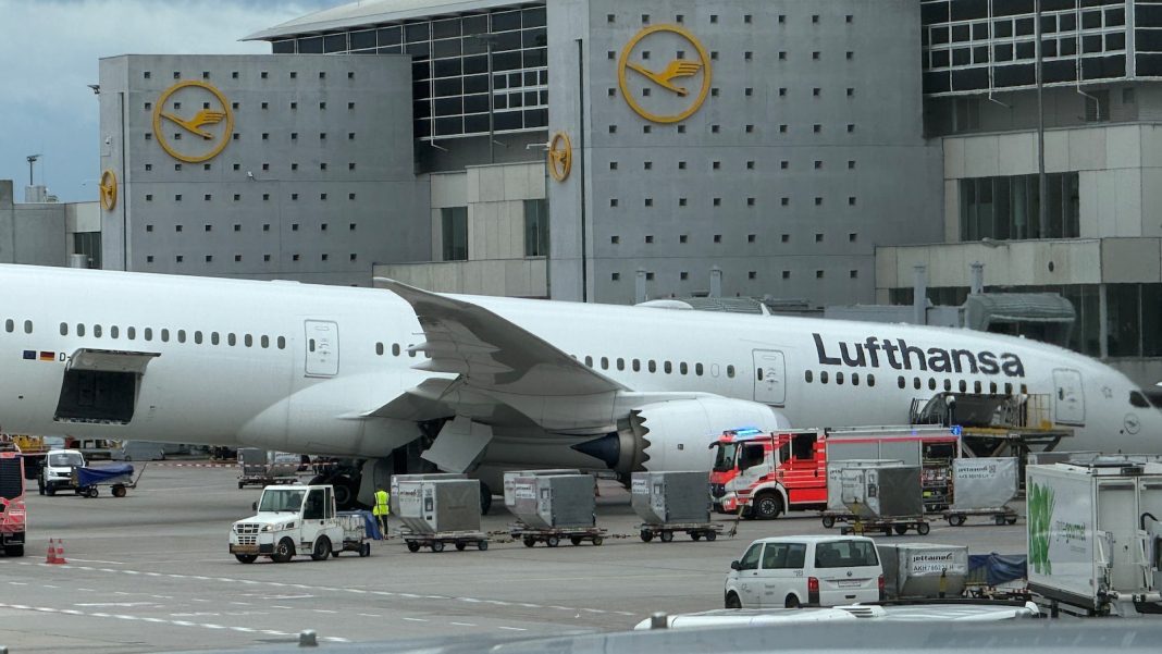 Lufthansa workers injured after Boeing 787’s nose landing gear collapses in Frankfurt