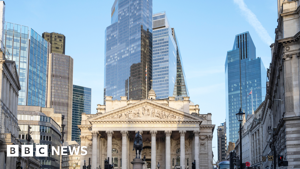 UK borrowing costs rise and pound falls as leadership drama continues