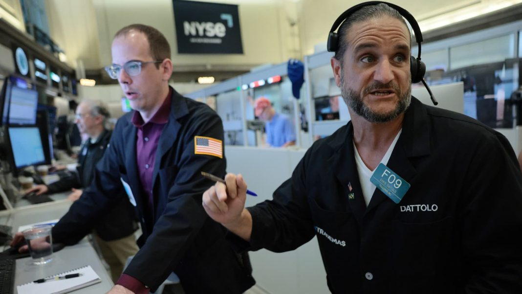 Amazon, other stocks with momentum heading into earnings